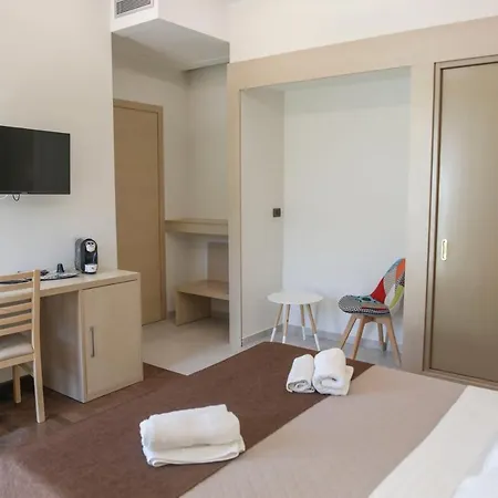 赛尼利亚普拉斯别墅 住宿加早餐酒店 切法卢