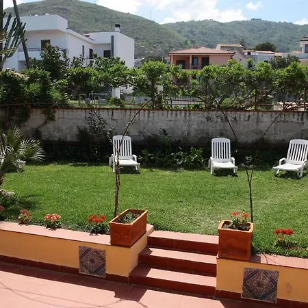 Bed and breakfast Cerniglia 4*